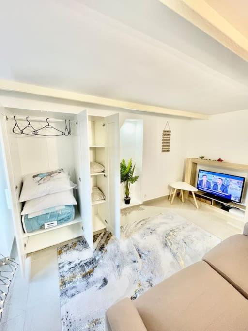 Studio Proche De Paris, Versailles Et La Defense Chaville Exterior photo
